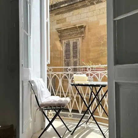 Artist With Private Roof Terrace Apartment