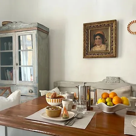 Artist With Private Roof Terrace Apartment *