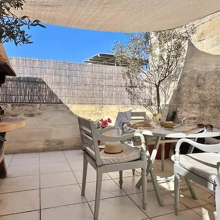 Artist With Private Roof Terrace