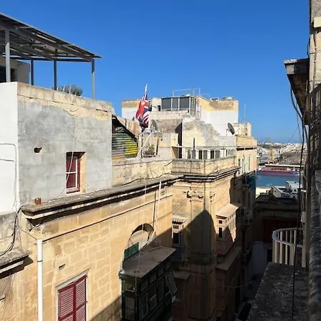Apartment Artist With Private Roof Terrace *