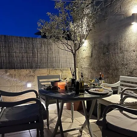Artist With Private Roof Terrace Apartment Il-Furjana