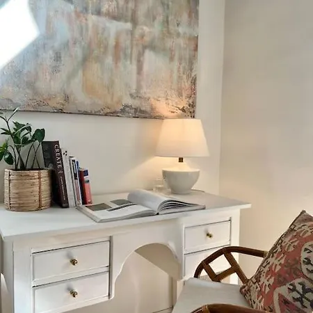 Apartment Artist With Private Roof Terrace *