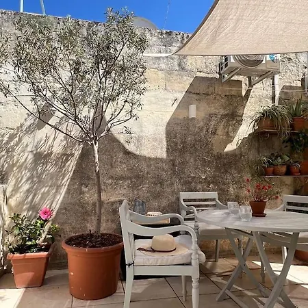 Artist With Private Roof Terrace Apartment