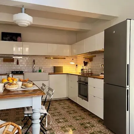Apartment Artist With Private Roof Terrace *