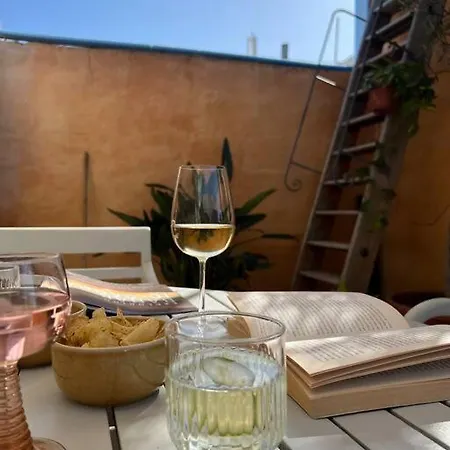 Artist With Private Roof Terrace