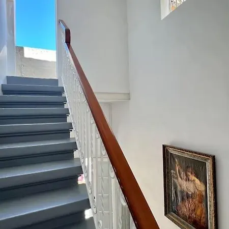 Artist With Private Roof Terrace Apartment *